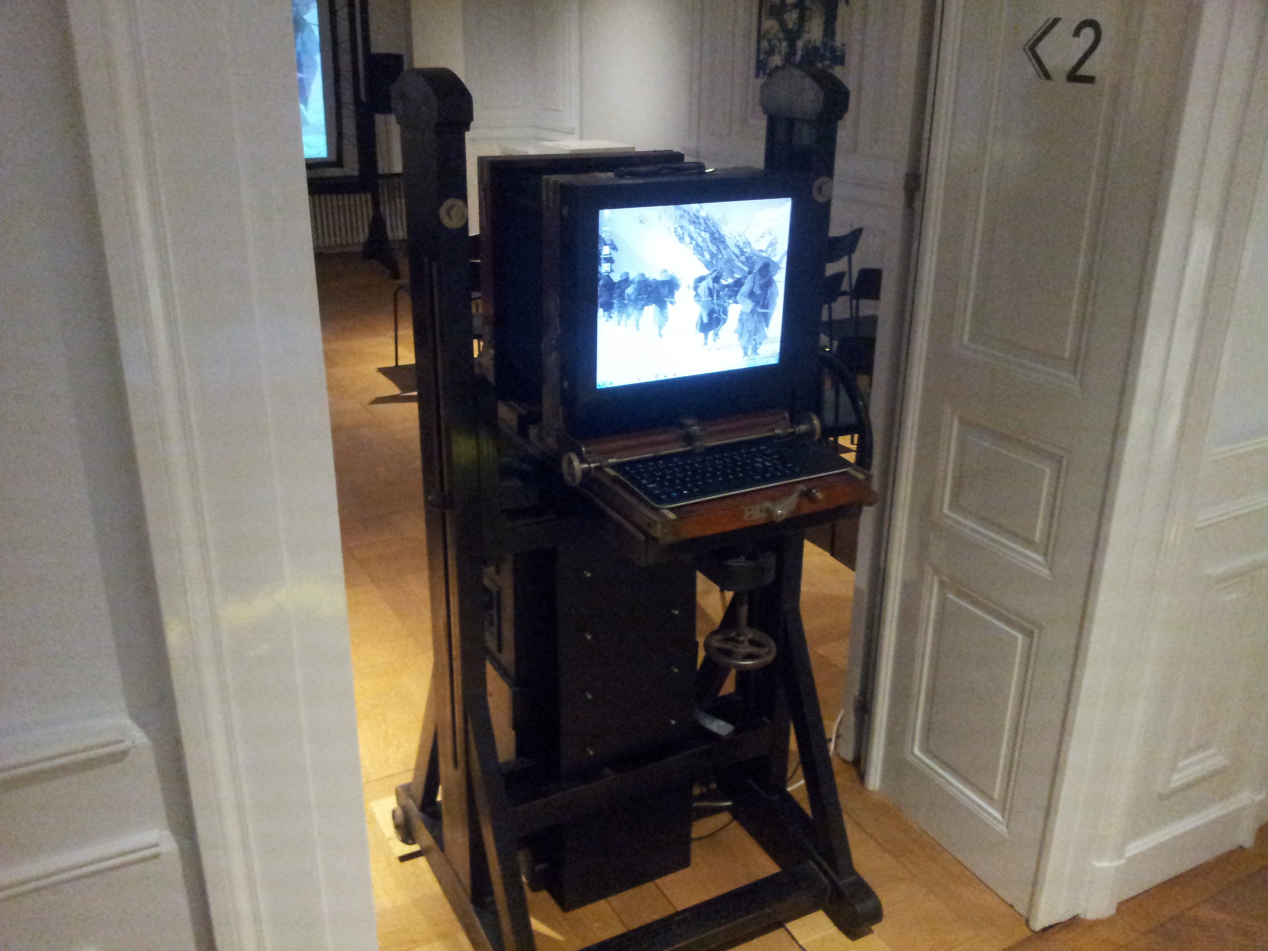 Système de projection polarisée intégré dans ancien appareil de studio